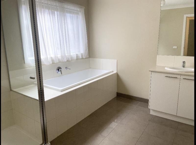 11 St Naum Terrace, Lalor