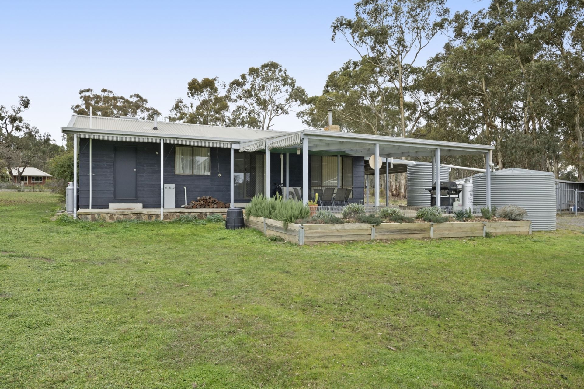 44 Menzies Drive, Daisy Hill - Thumbnail 2
