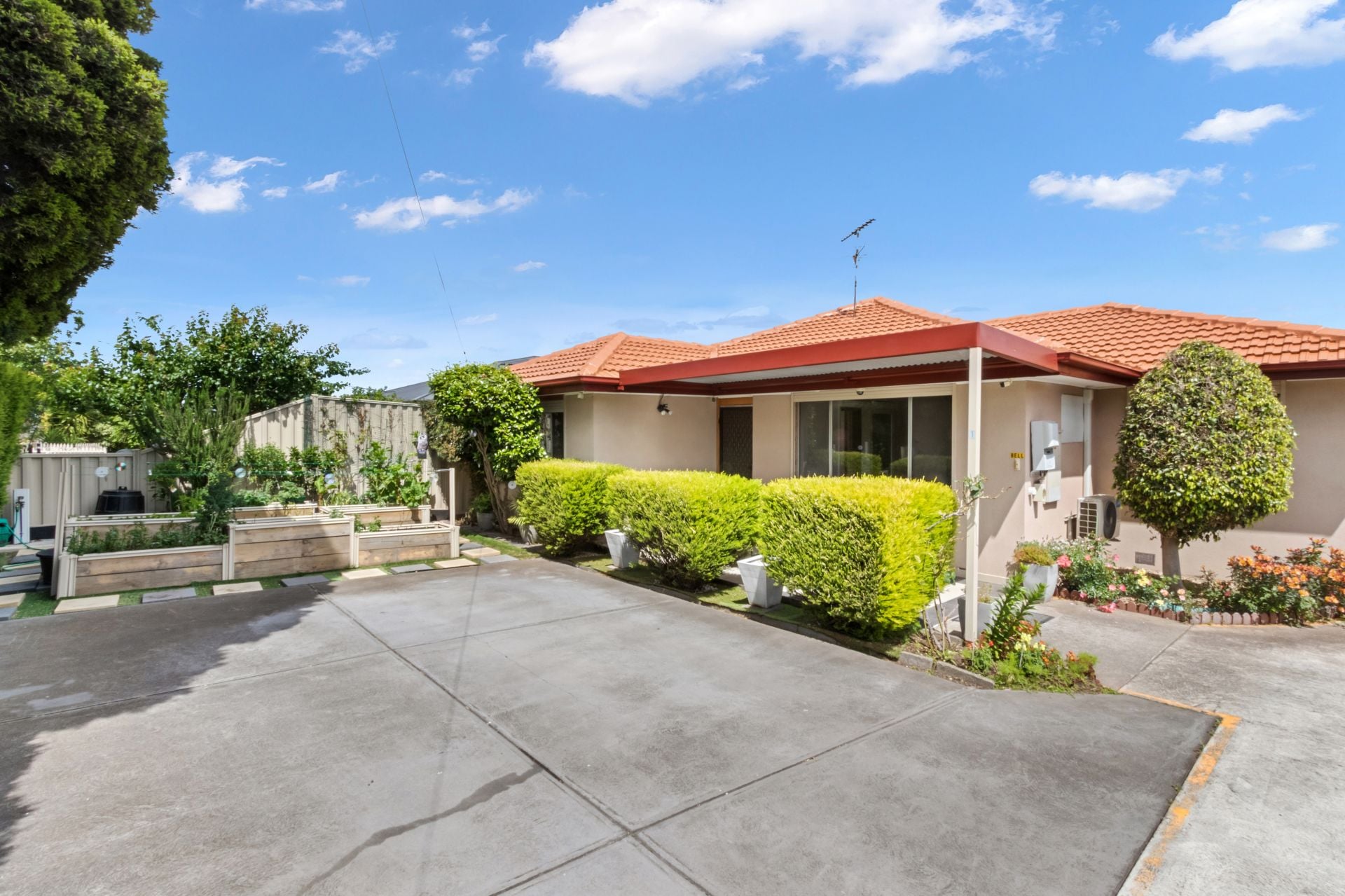 Discover Exceptional Family Living in the Heart of Lalor
