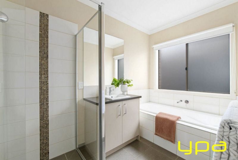 7 Gillyweed Avenue Clyde North VIC, Clyde North - Thumbnail 4