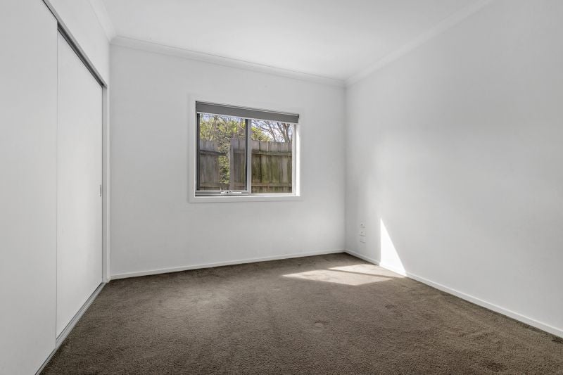 4/128 Rathcown Road, Reservoir