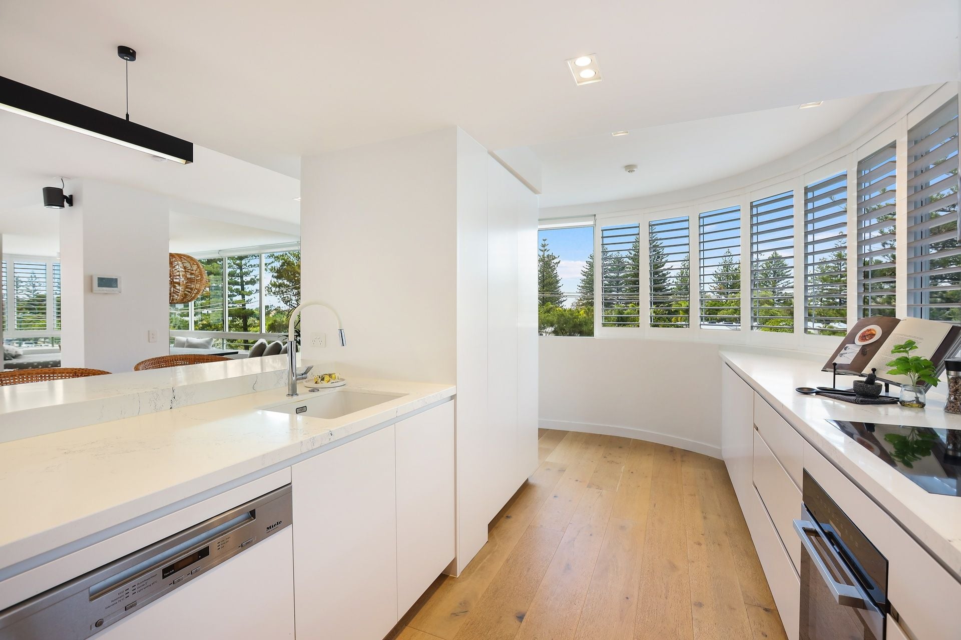 2/2-6 Montgomery Avenue Main Beach QLD, Main Beach - Thumbnail 6