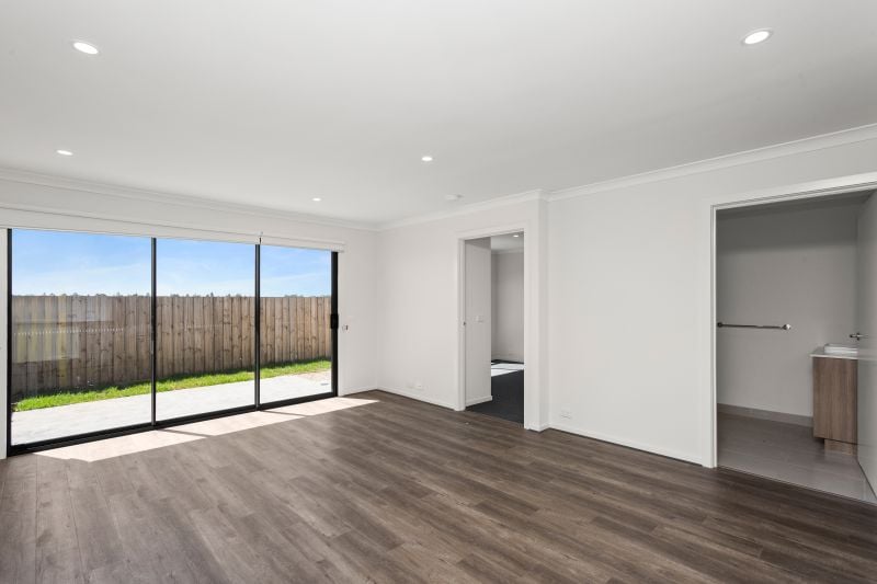 11 Romanesque Drive, Deanside