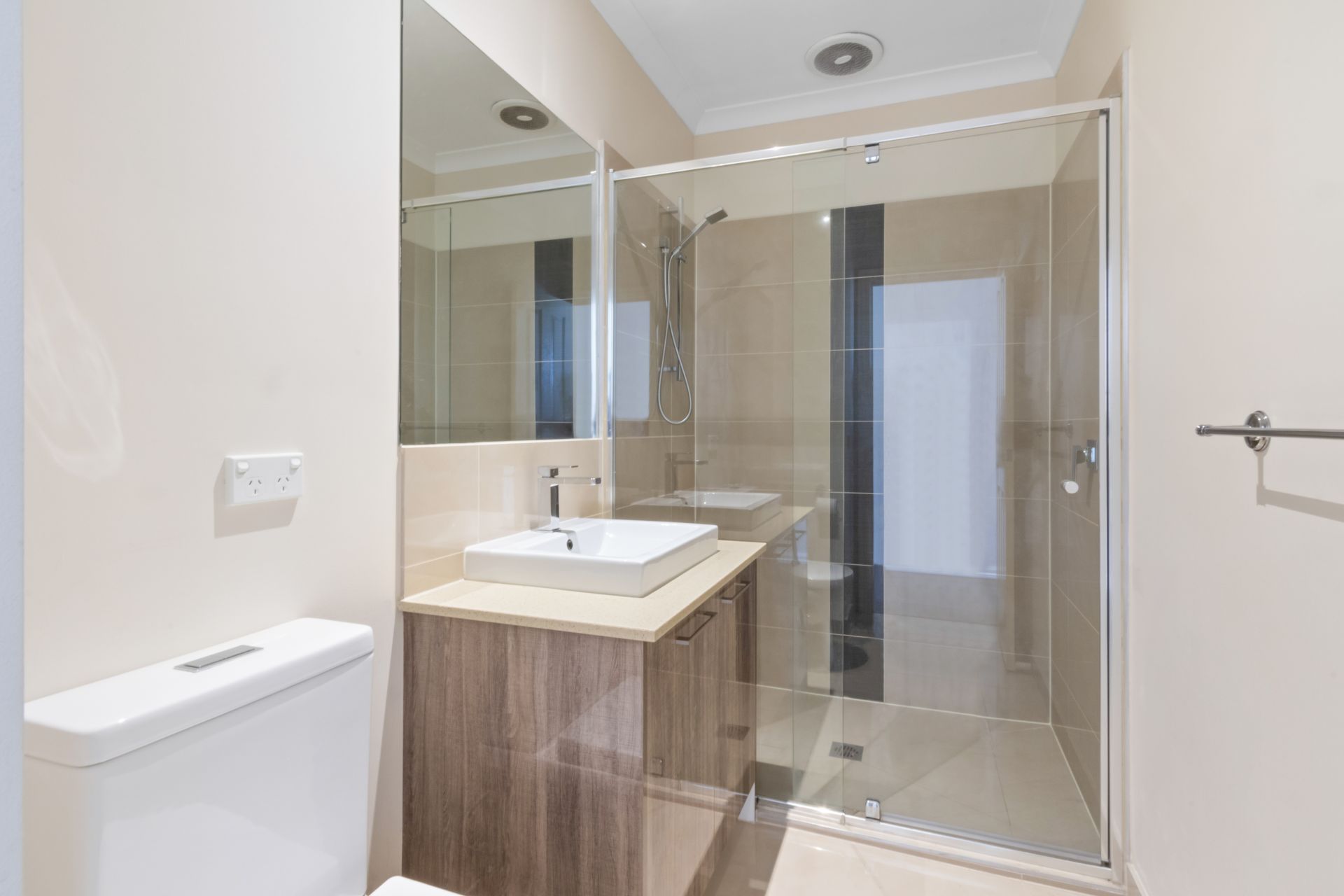 Stylish Two-Bedroom Townhouse in a Convenient Reservoir Location