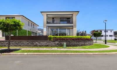 North-Facing Entertainer, Promising Waterfront Style and Space