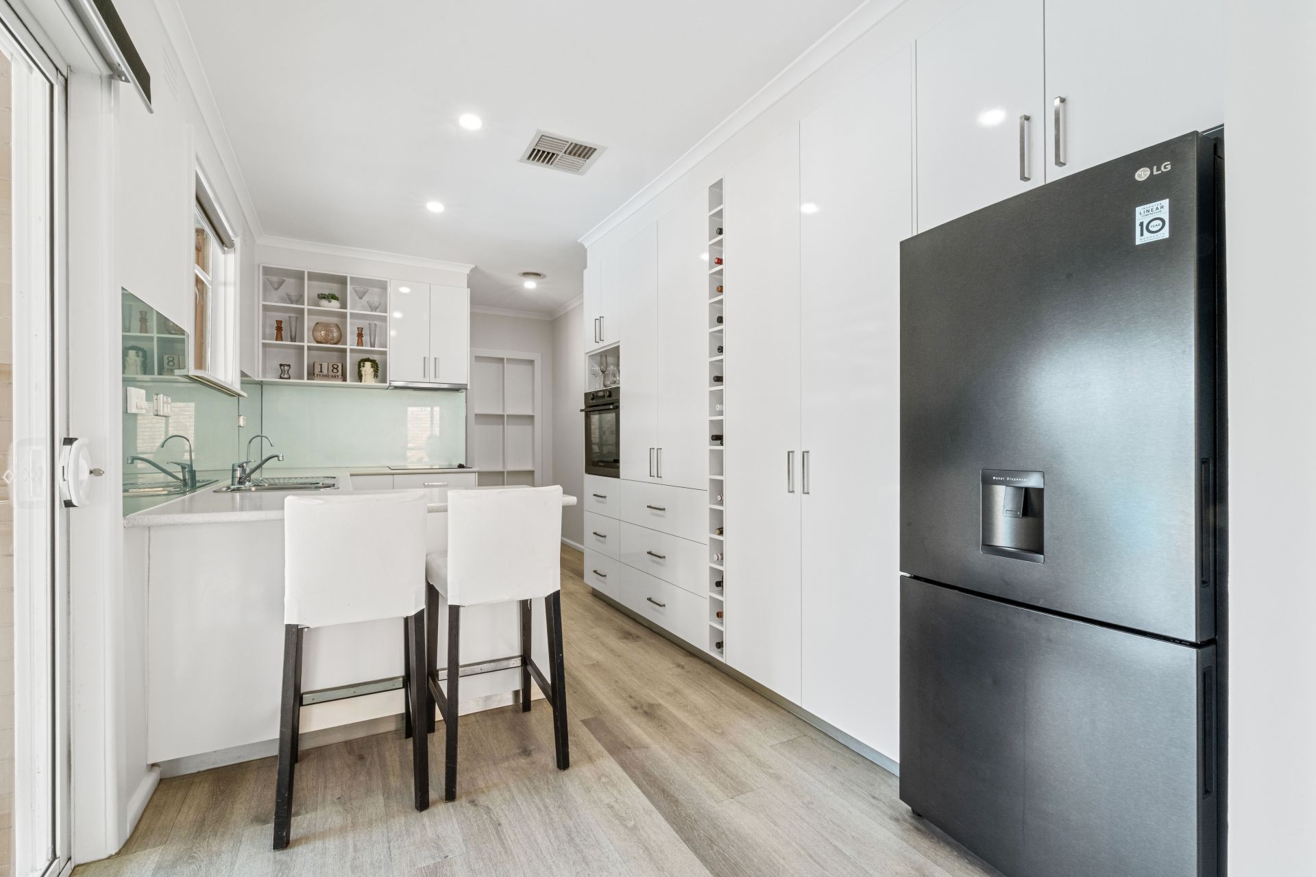 Resort Oasis Living Just Five Minutes Walk To Lalor Shops