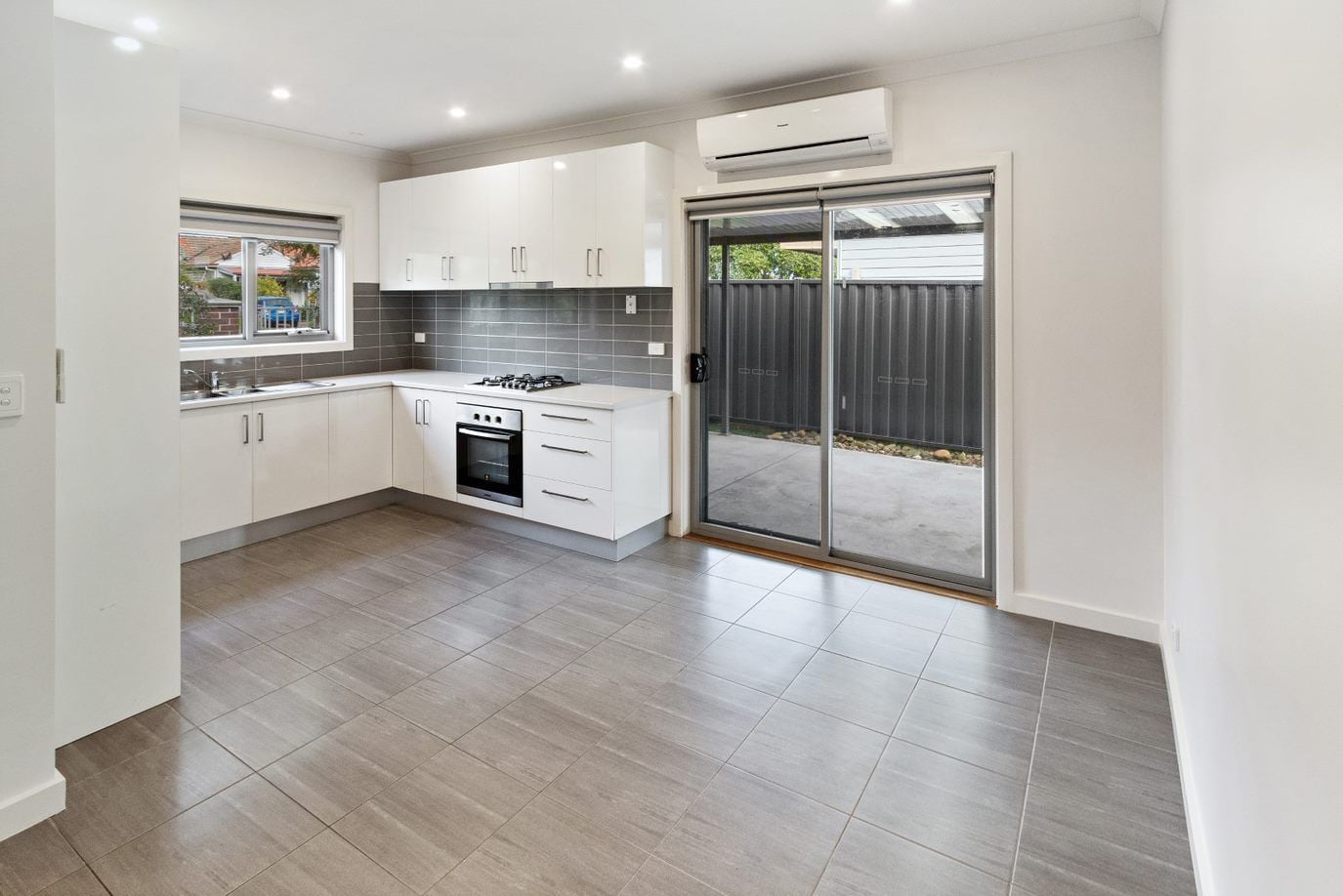Luxury Living On Leamington!