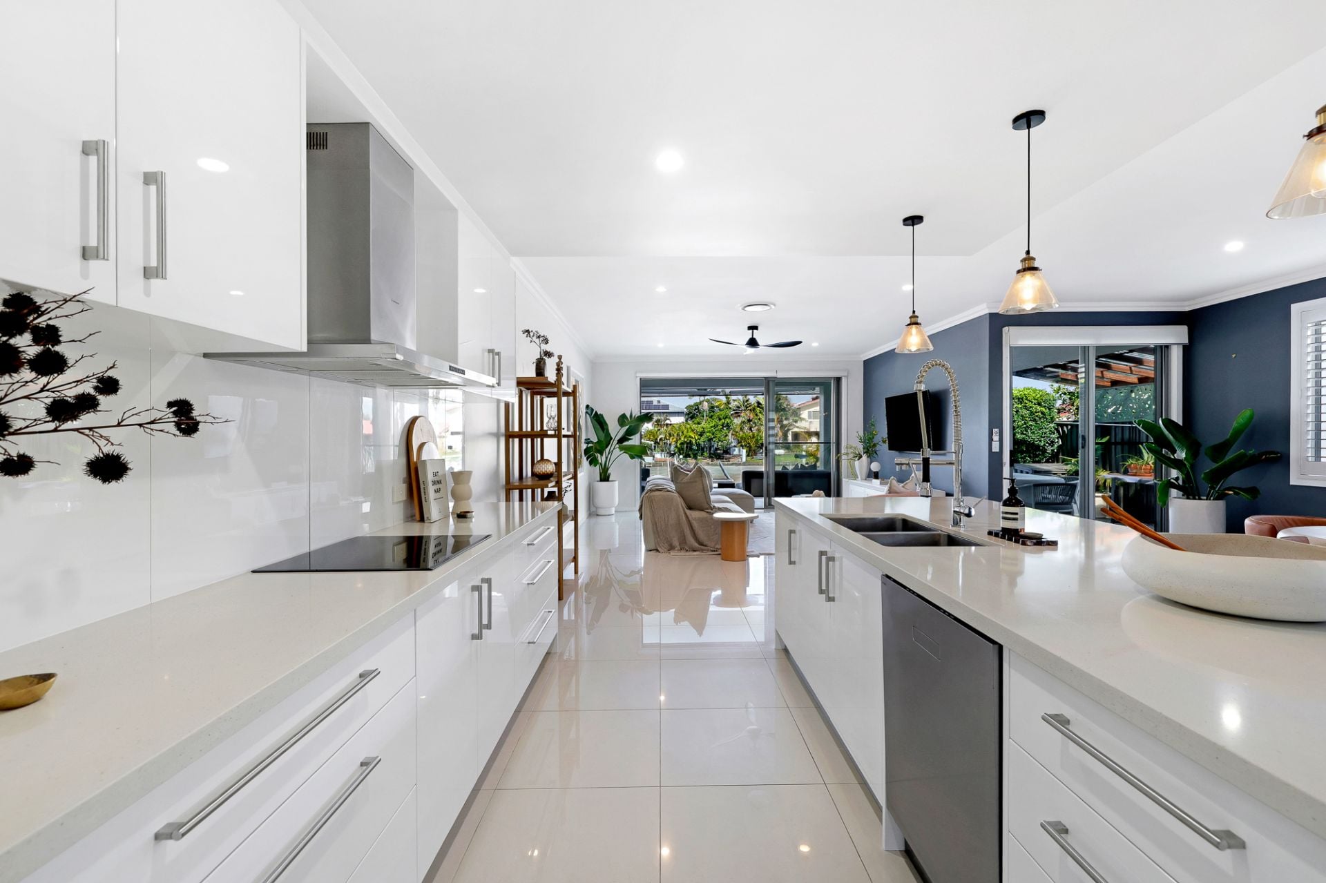 2/107 Bayview Street, Runaway Bay QLD 4216, Runaway Bay - Thumbnail 4