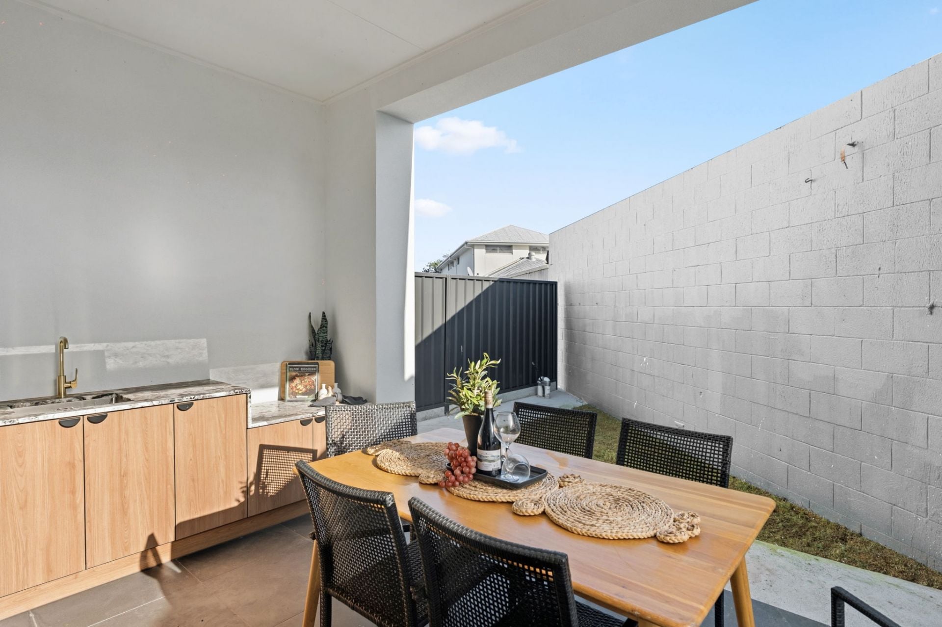 8 Ashburn Avenue, Fulham, Fulham - Image 1