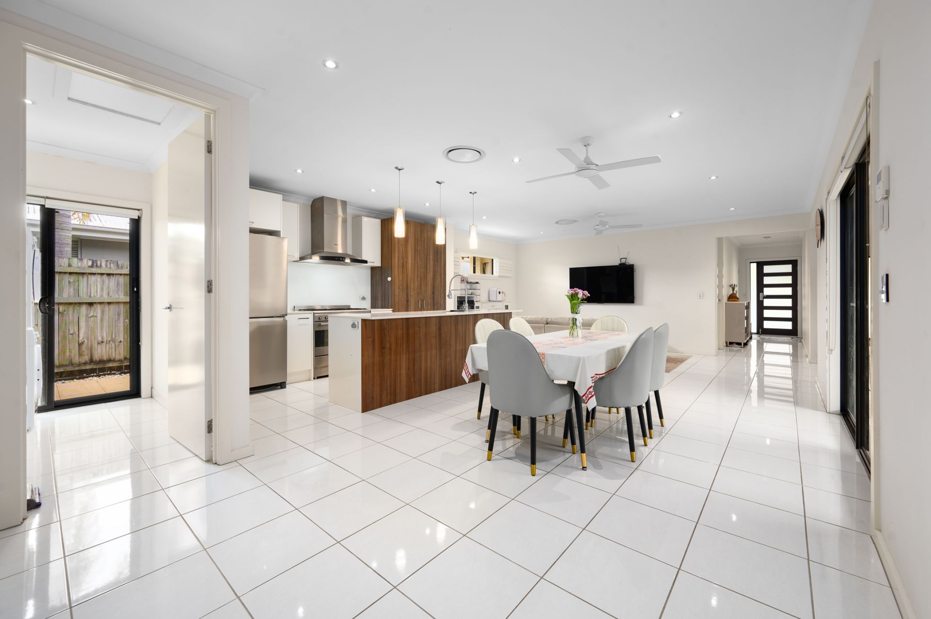 32 Azure Way, Hope Island QLD 4212, Hope Island - Thumbnail 4
