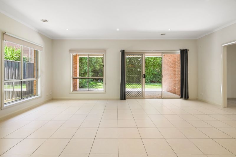 12 Yoemans Drive, Mernda