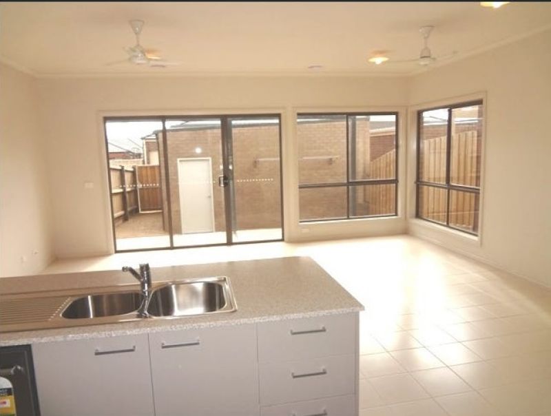 26 Zinnober Garden, Epping