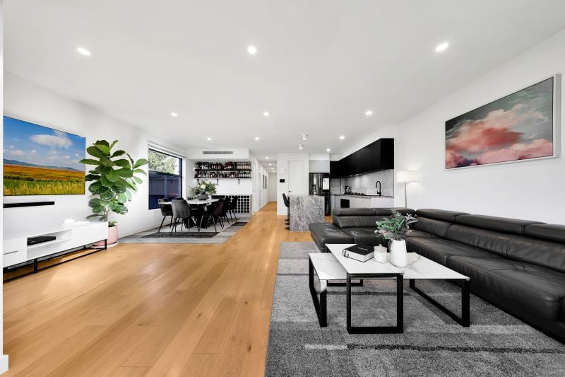 96 North Street, Hadfield