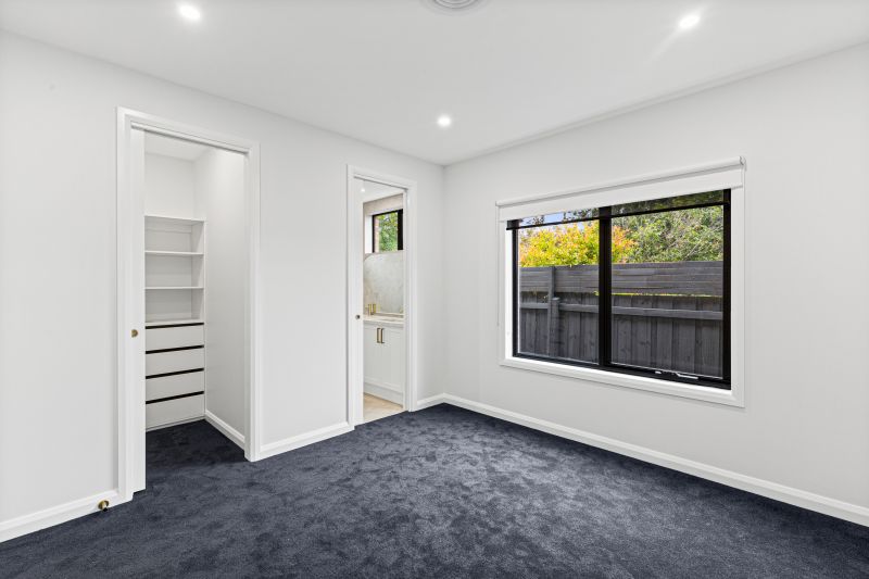 2/12 Allan Avenue, South Morang