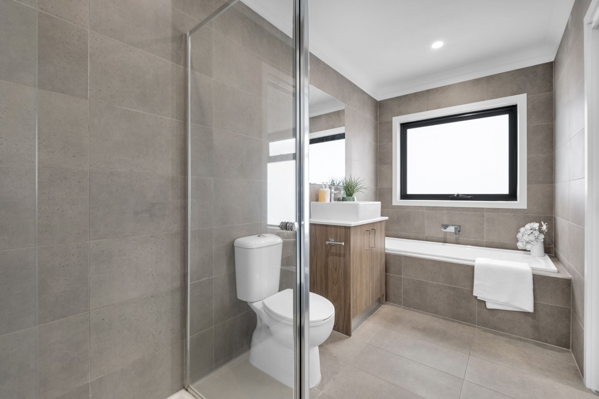 Luxury Living in the Heart of Reservoir