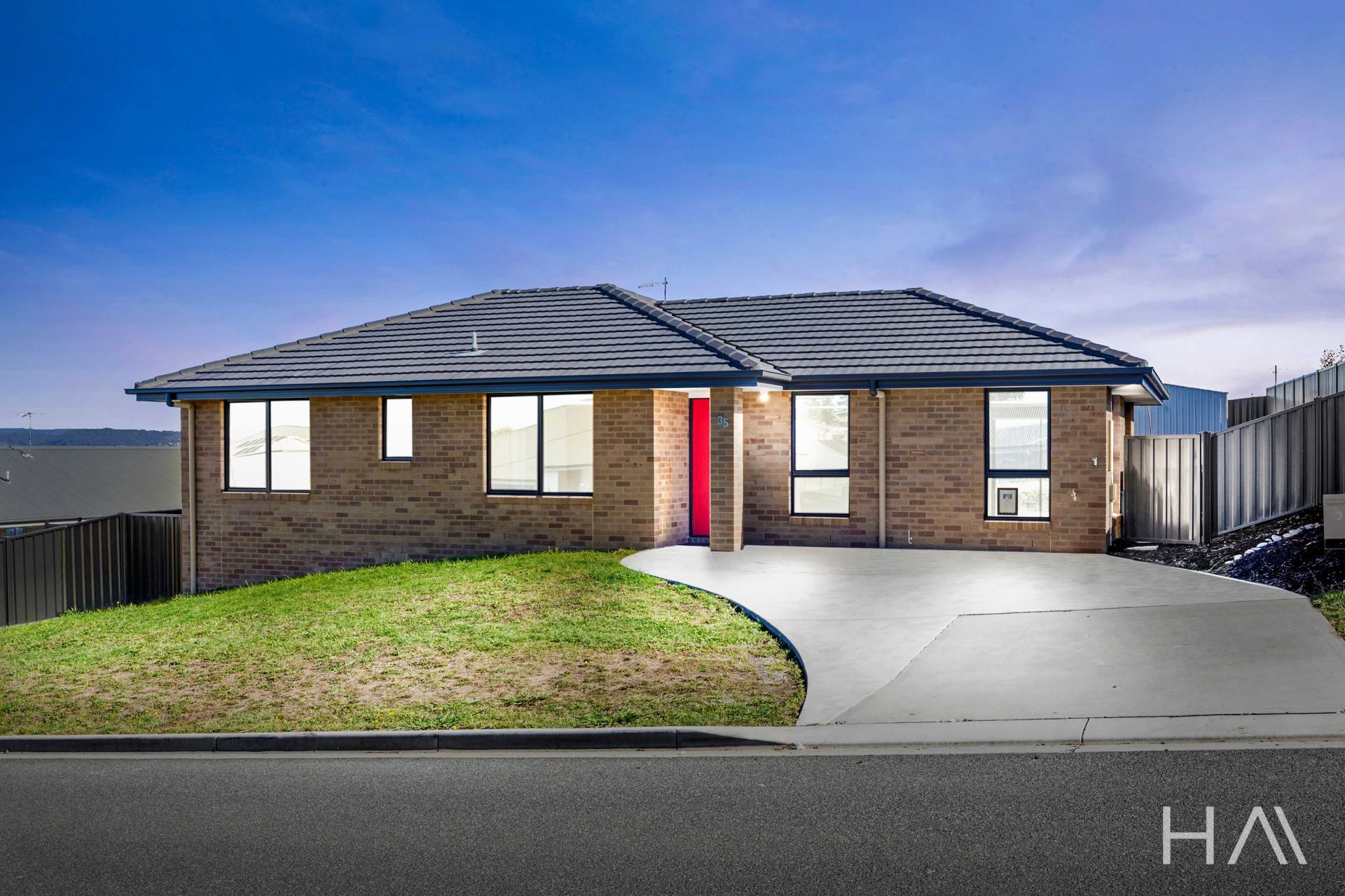 35 Hillary Street St Leonards, St Leonards - Thumbnail 2