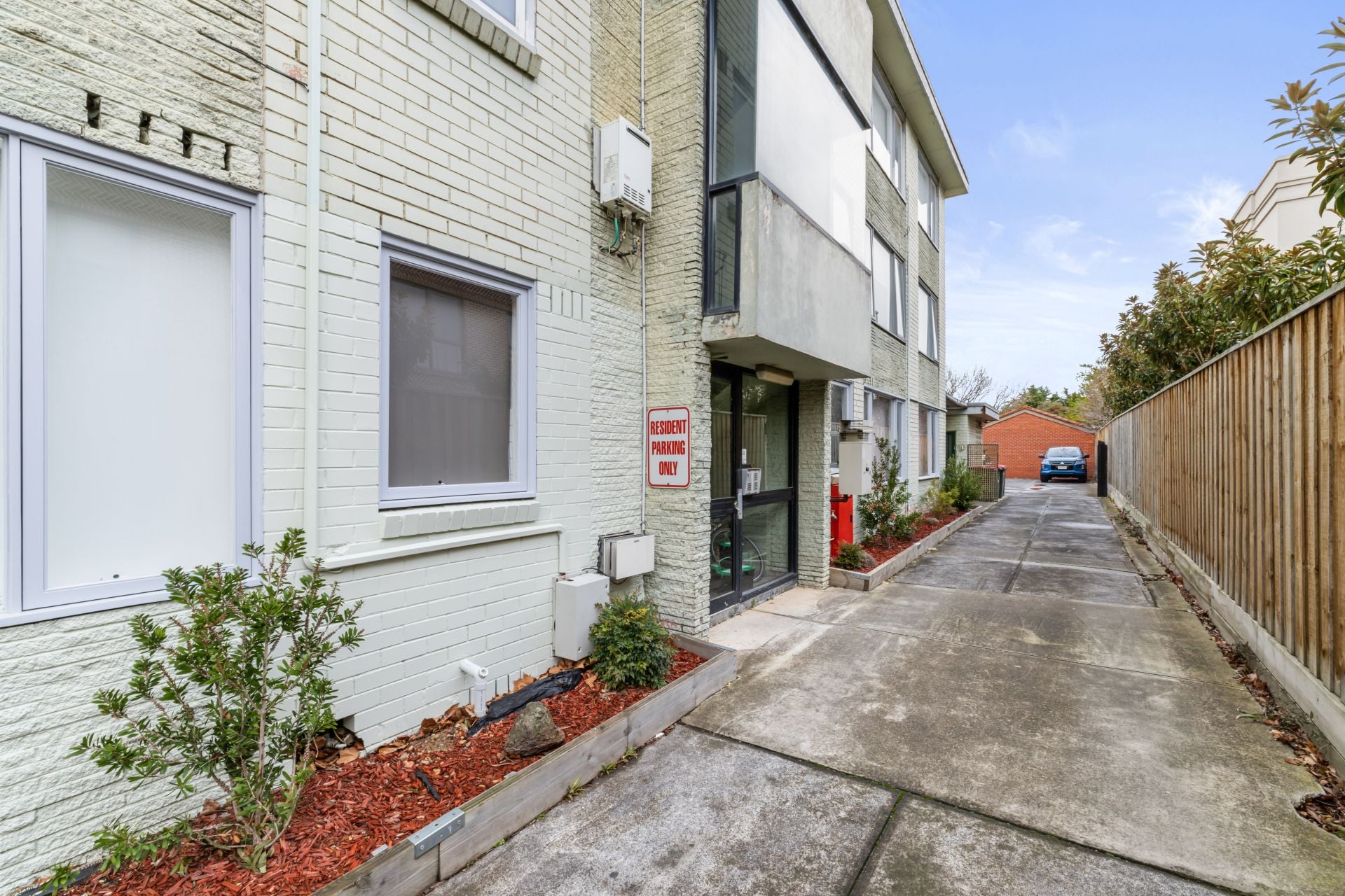 Modern Updated Apartment in a Prime Essendon Location