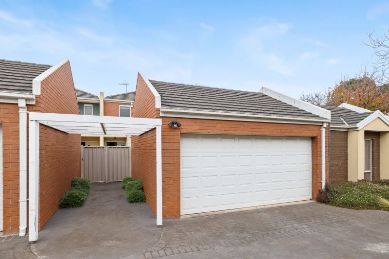 6/30 The Parkway, Caroline Springs