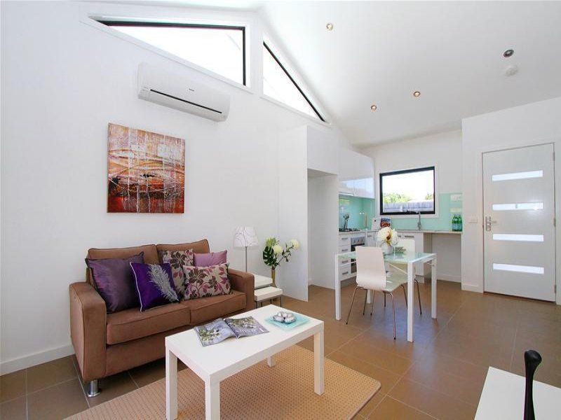 Modern one bedroom Unit plus Study Area