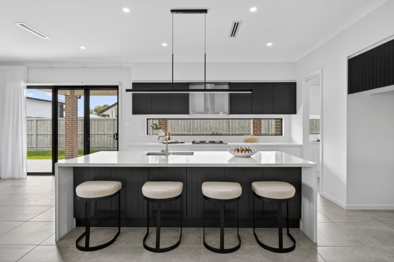 Immaculate Luxury: Seamless Indoor-Outdoor Living