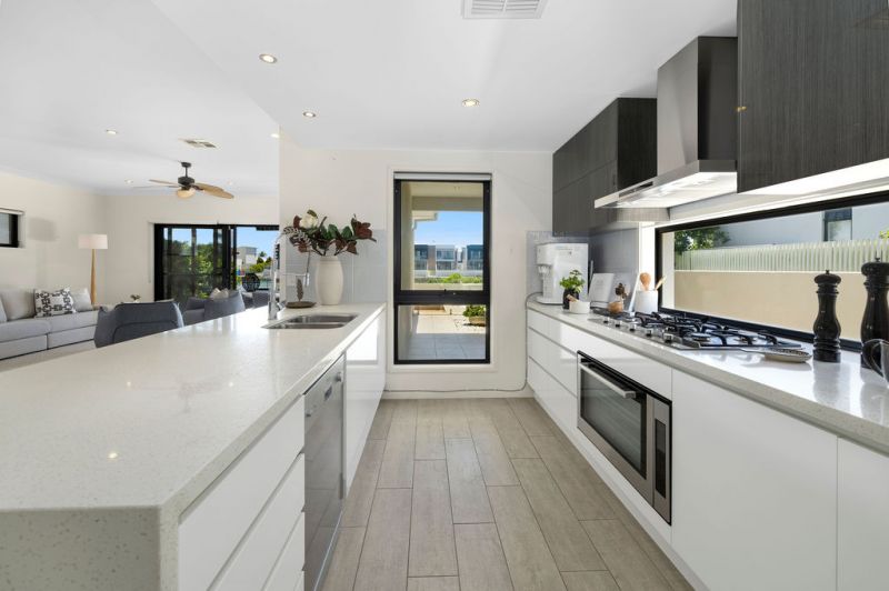 9 Waters Close, Hope Island - Thumbnail 7