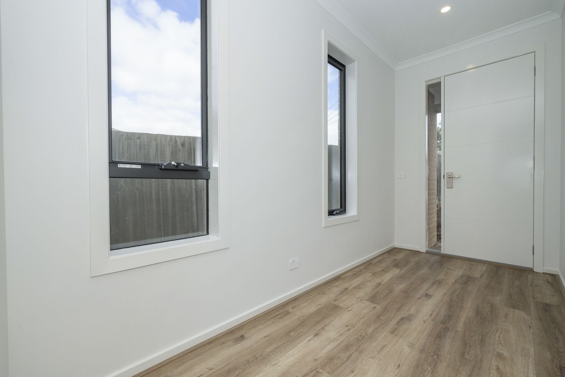 CONTEMPORARY COMFORT MEETS CONVENIENCE