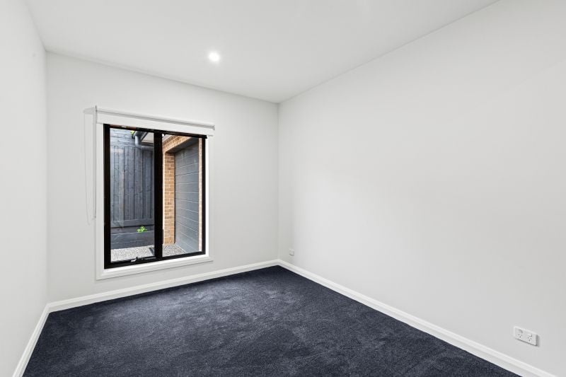 2/12 Allan Avenue, South Morang