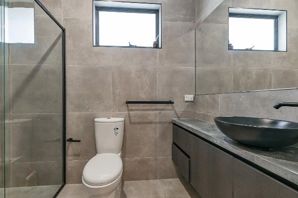 Modern & Low-Maintenance Living in a Prime Hadfield Location