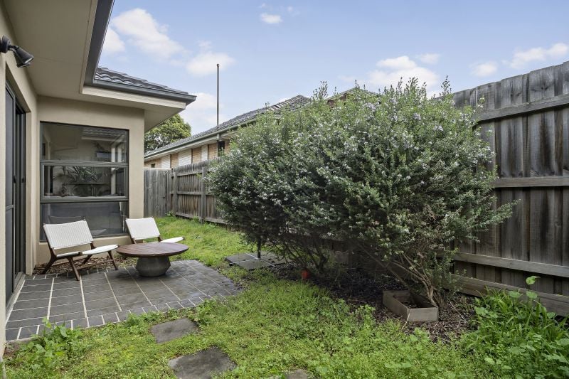 2/32 Summerhill Road, Reservoir