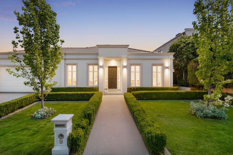 9 Cheviot Drive, Mill Park