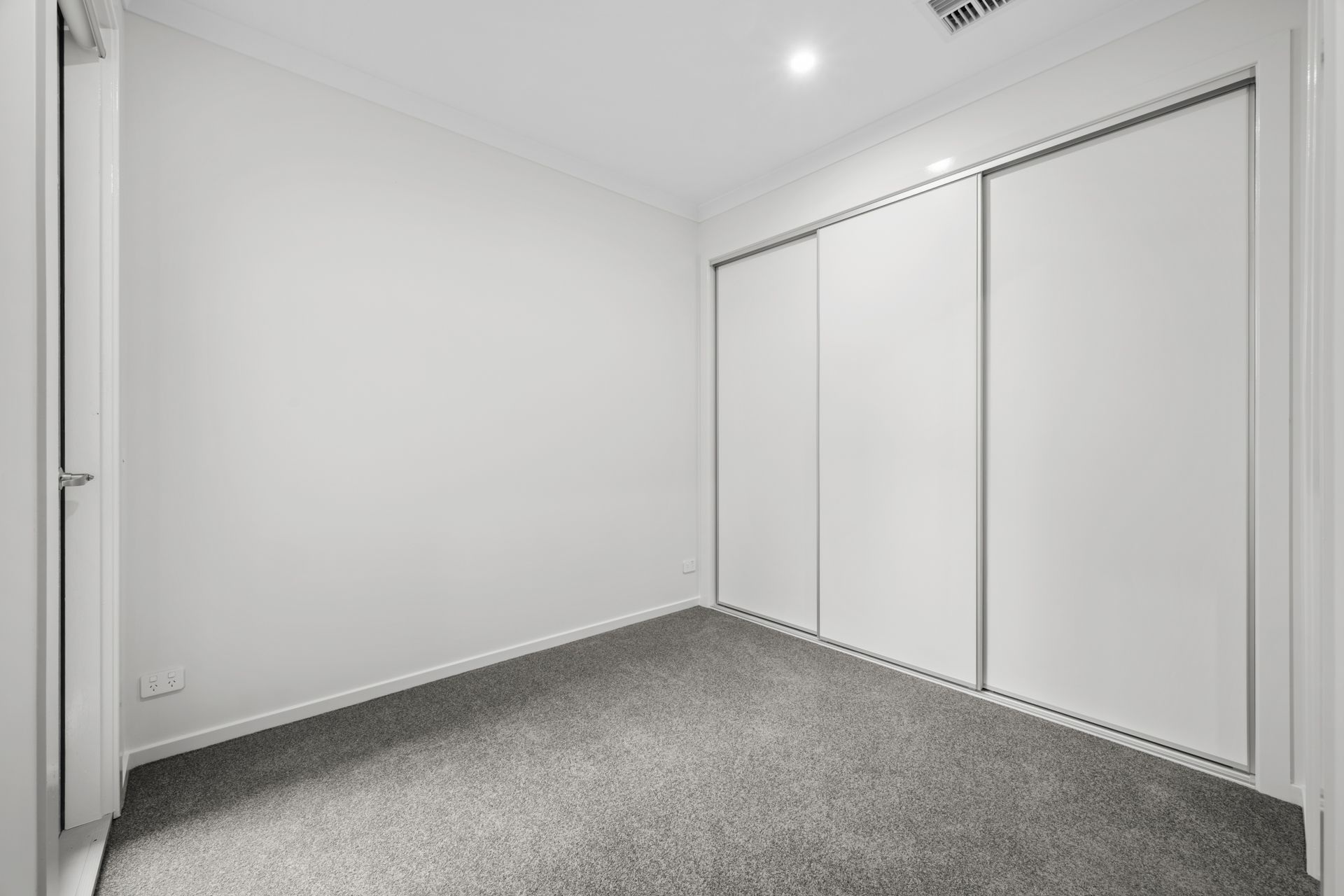 CONTEMPORARY COMFORT MEETS CONVENIENCE