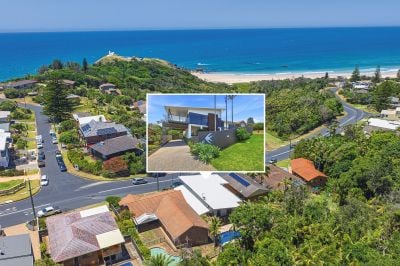 A Home Lifted by Light & Sea - Light House Beach Location & Ocean Outlook