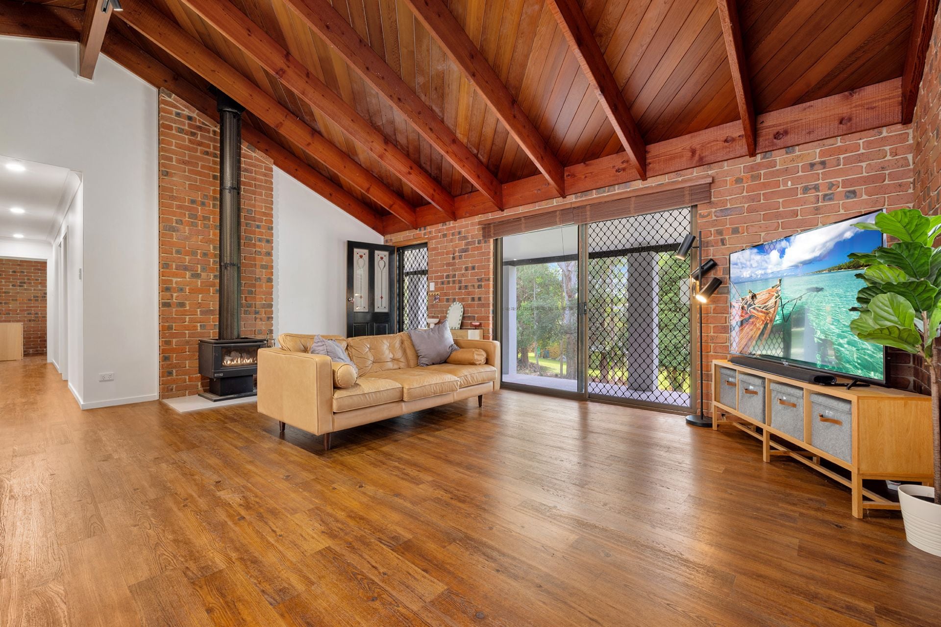 1 Willow Tree Drive, Chilcotts Grass - Thumbnail 8