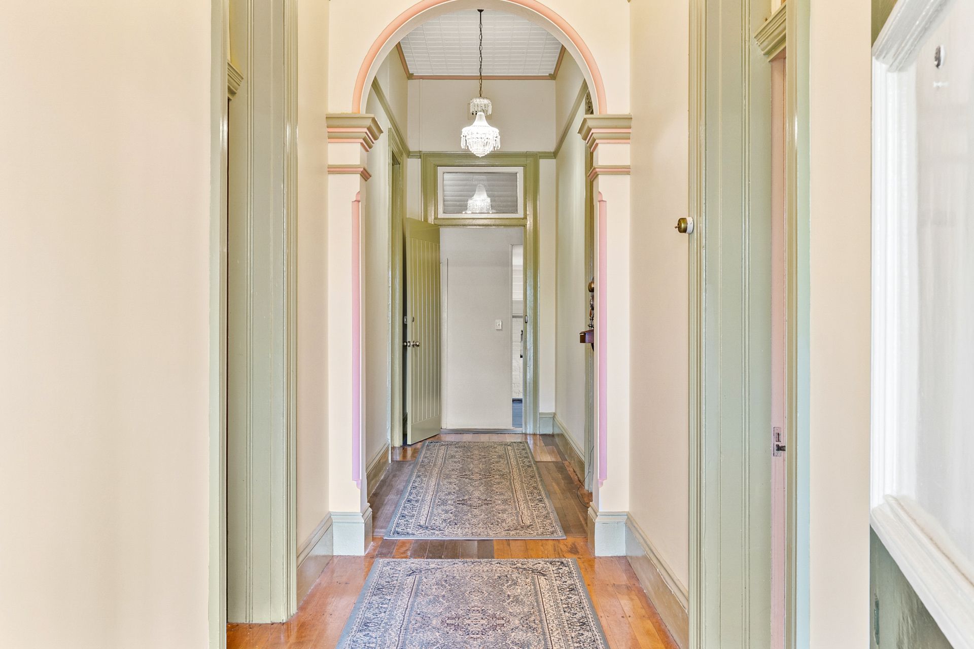 Price Guide $980,000 - $1,070,000, 000 - Thumbnail 8