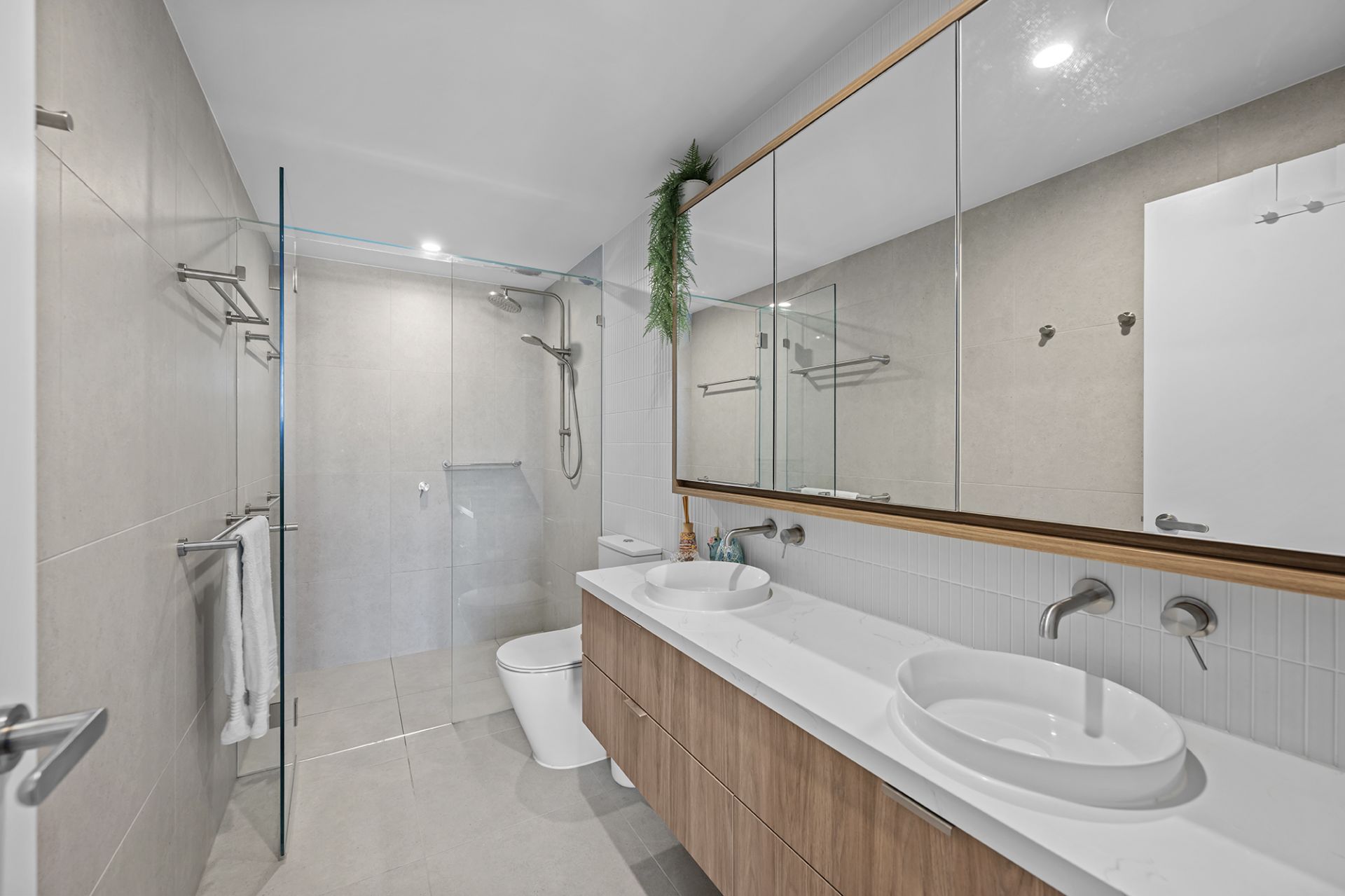 602/4 Twenty First Avenue, Palm Beach - Image 1
