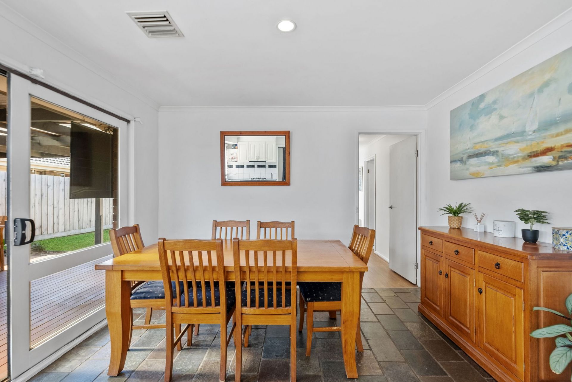 A Courtside Classic with Space for the Whole Household