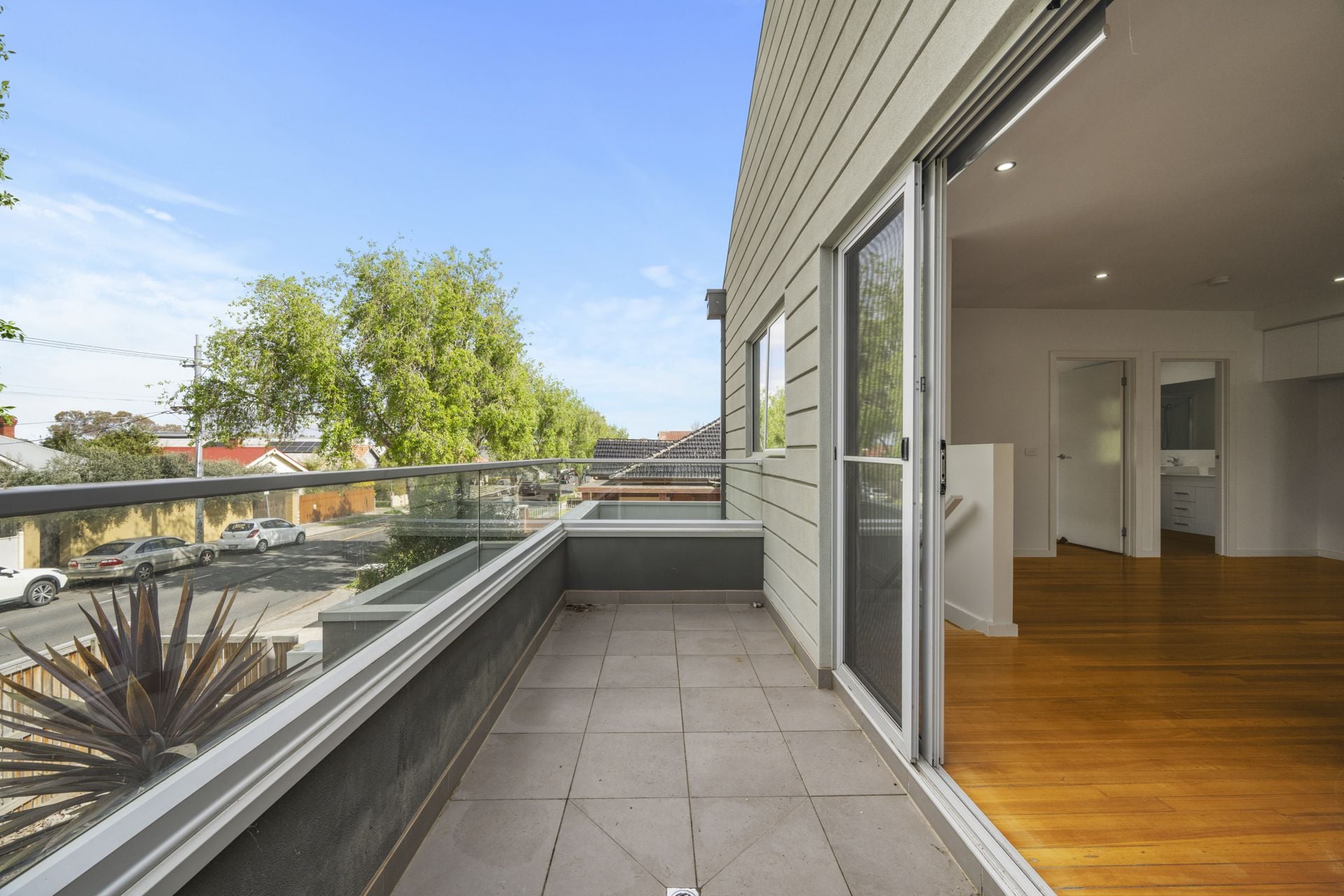 Contemporary 2-Bedroom Townhouse in Prime Thornbury Location