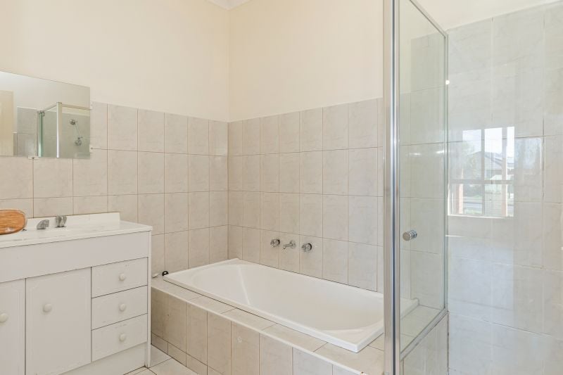 2/9 Dennis Street, Lalor