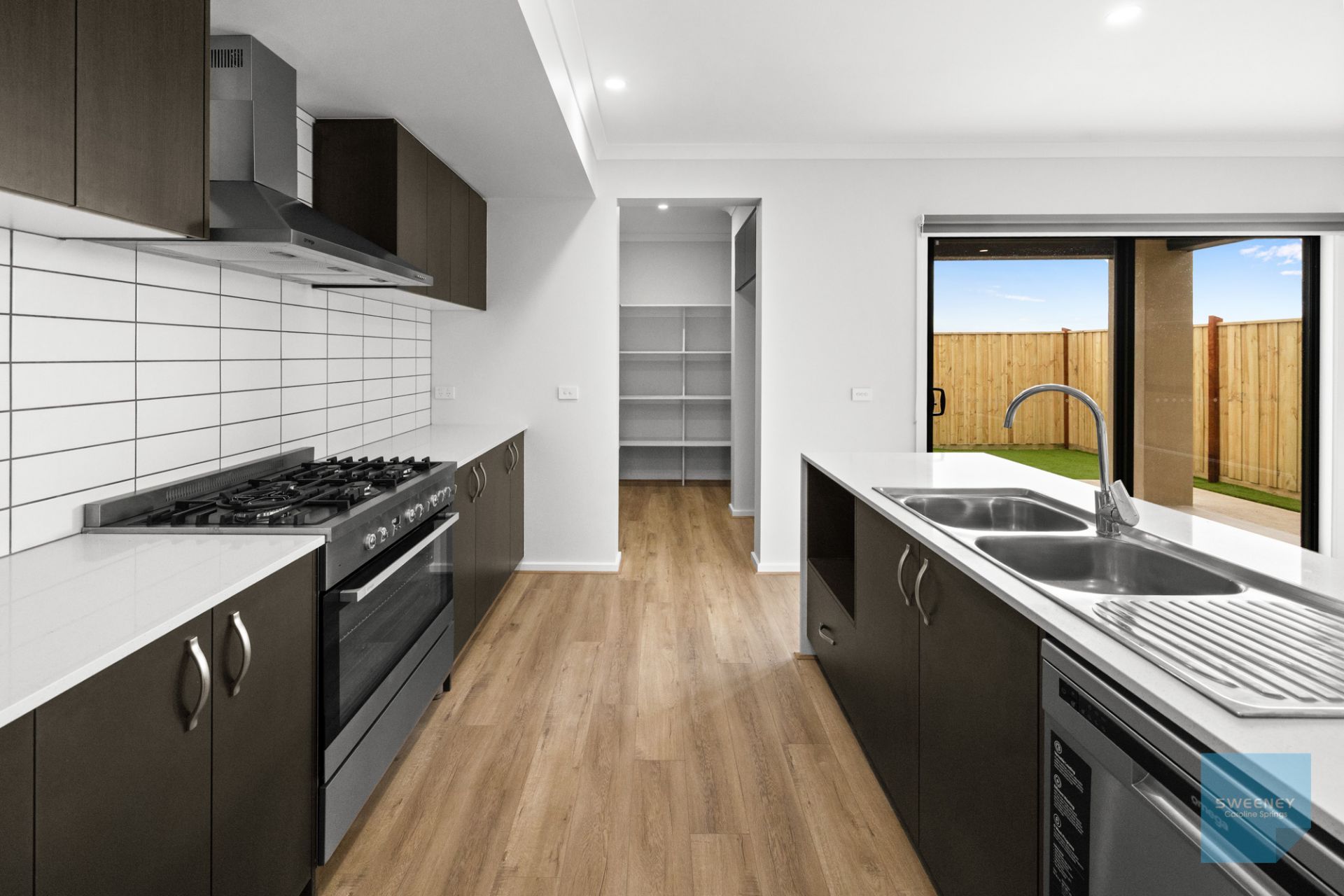 13 Shiraz Avenue, Fraser Rise - Thumbnail 3