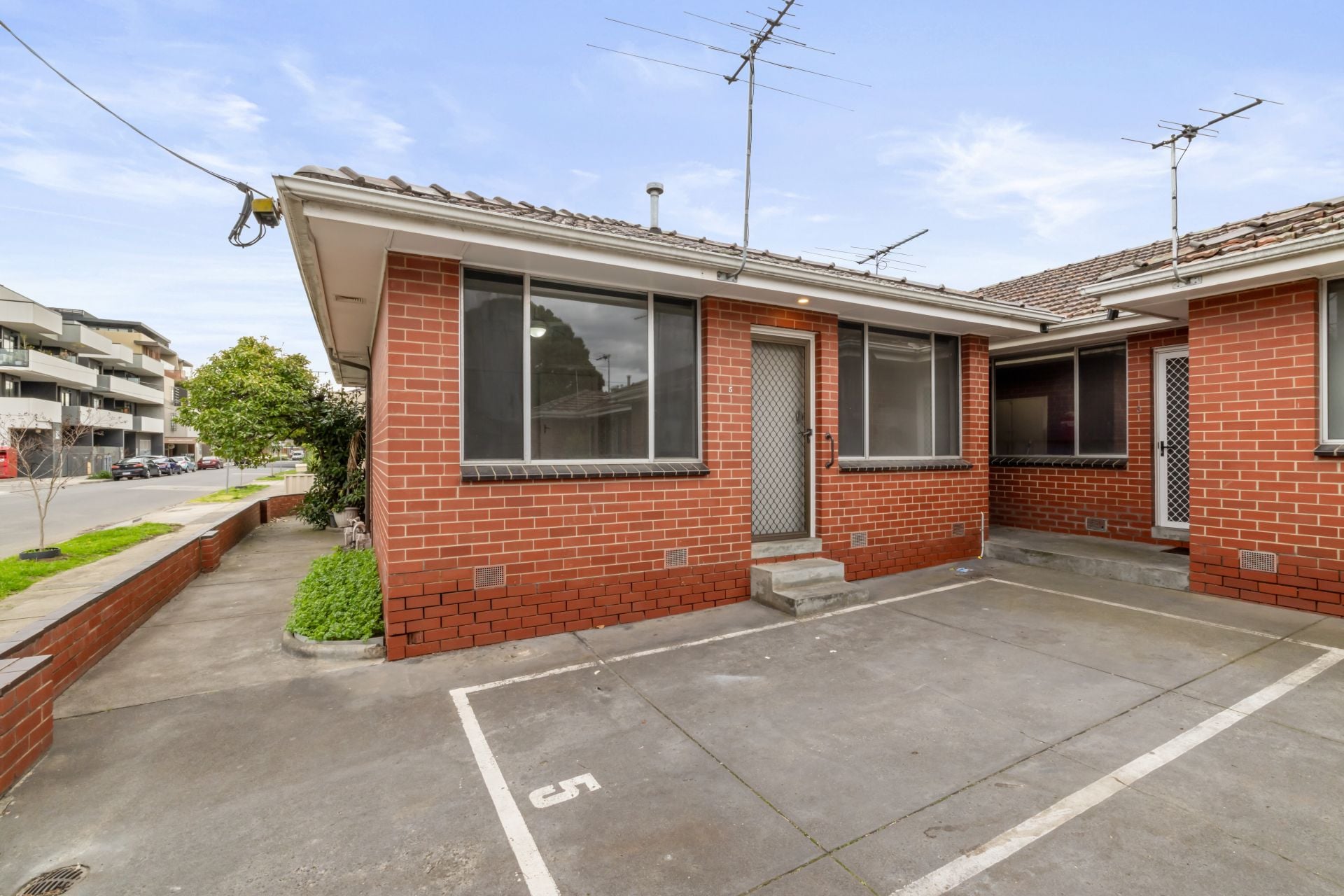 Renovated and fantastic location!