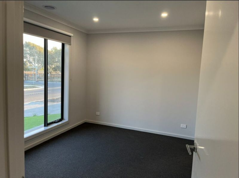 16 Kurnbrook Loop, Wollert