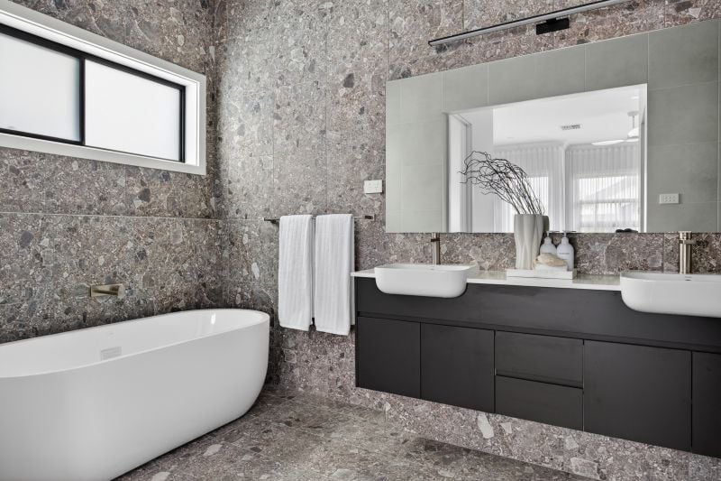 Immaculate Luxury: Seamless Indoor-Outdoor Living