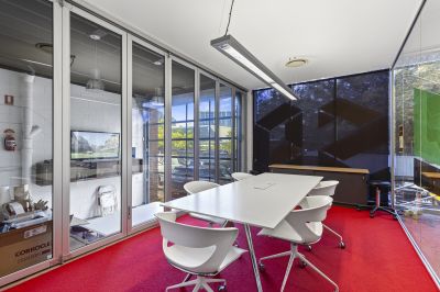 BOWEN HILLS BEST CREATIVE STYLE OFFICE - KING ST PRECICNT!