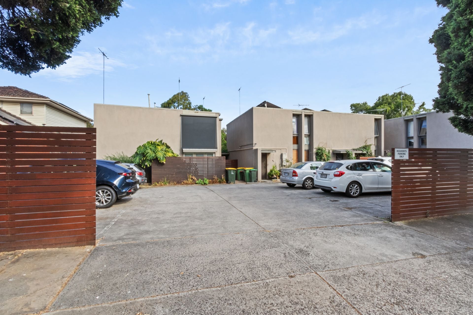 Charming 2 Bedroom, Townhouse!