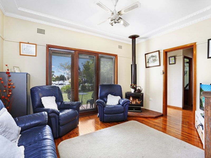 15 Combara Avenue, CARINGBAH, Caringbah - Thumbnail 2