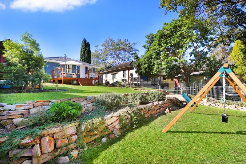 8 Spur Crescent LOFTUS 2232