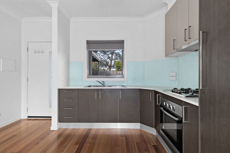 4/128 Rathcown Road, Reservoir