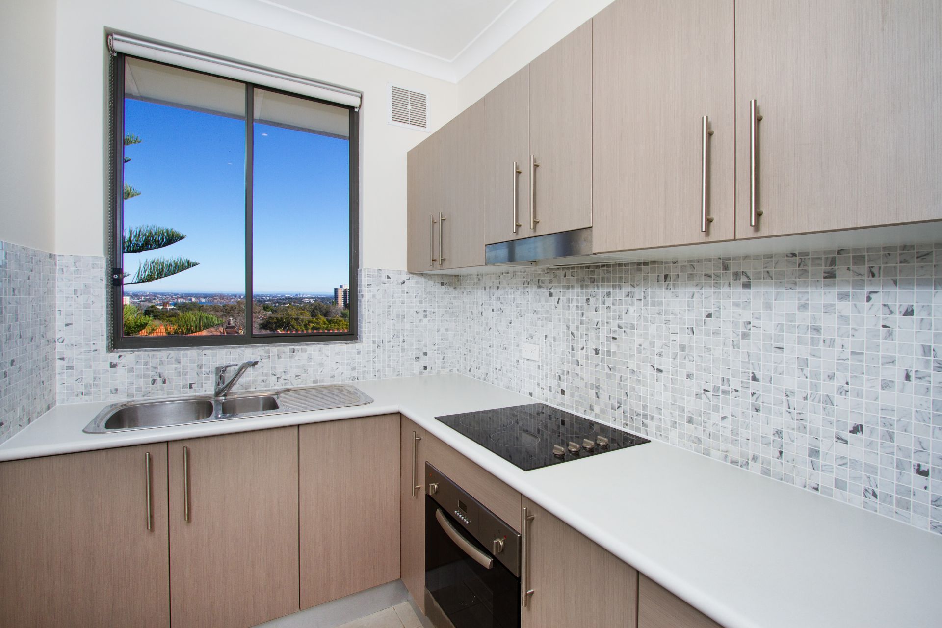 6/2-4 Berry Street, North Sydney, North Sydney - Thumbnail 3