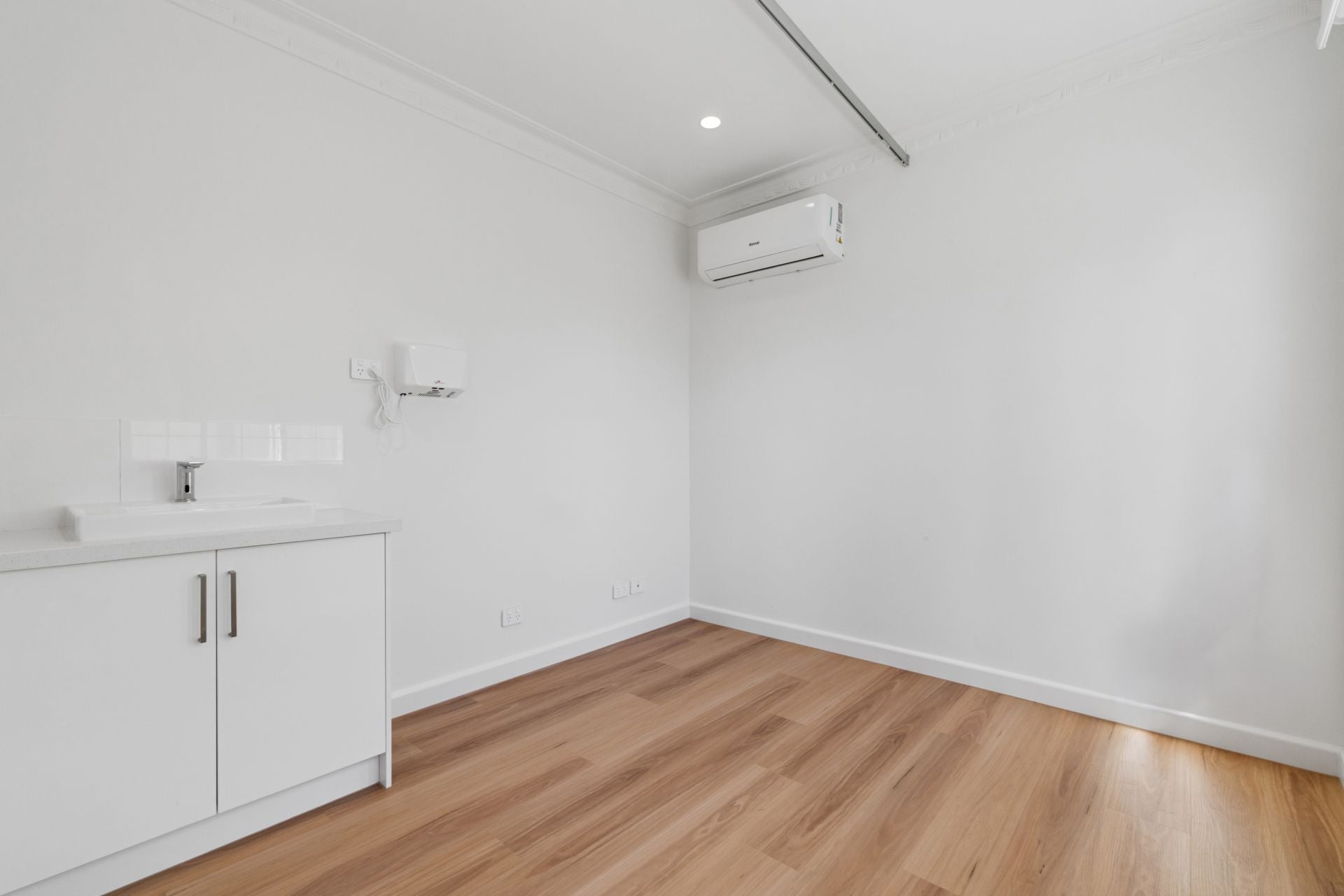 EXCELLENT AFFORDABLE MEDICAL CONSULTING ROOMS
