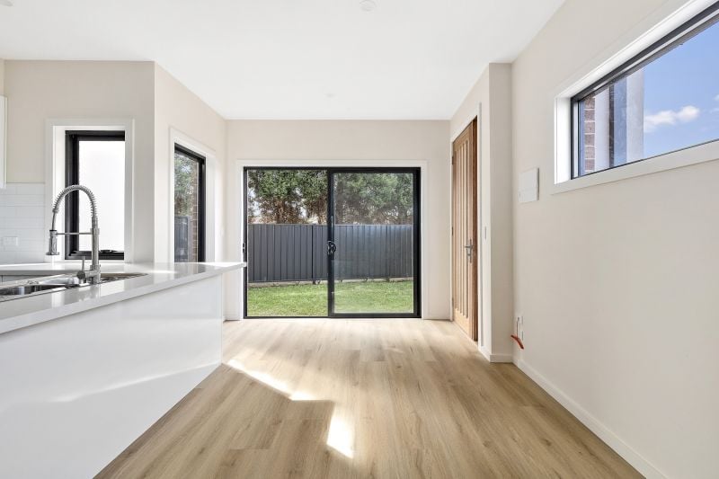 2/101 Mount View Road, Lalor